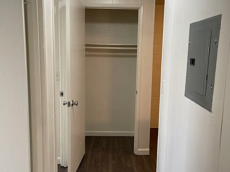 The Crossing Apartments — Photo 32