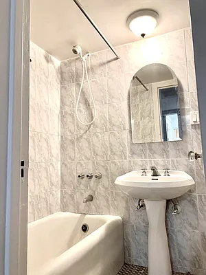 Rented by Bond New York | media 29