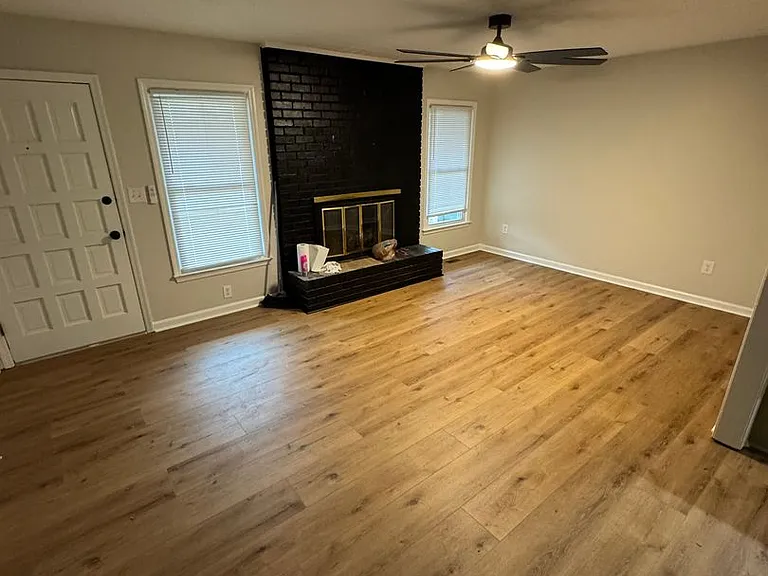 315 Ansley Dr — Photo 2