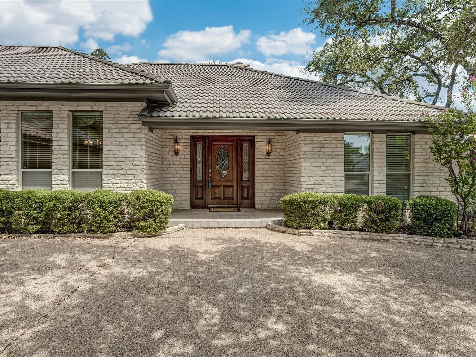 3 bed, 3.5 bath, 2359 sqft, $3,595 — Photo 3