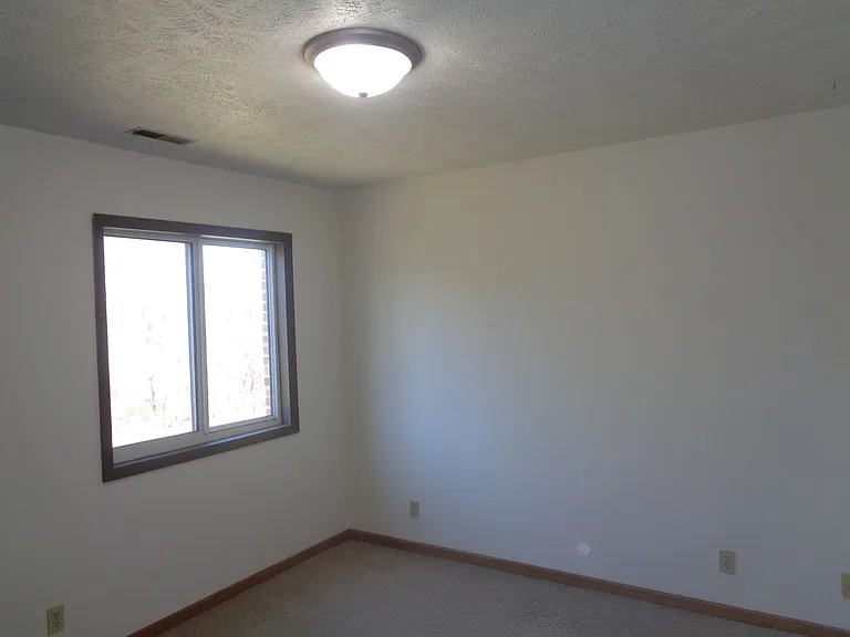 5519 S 31st St #5 — Photo 4