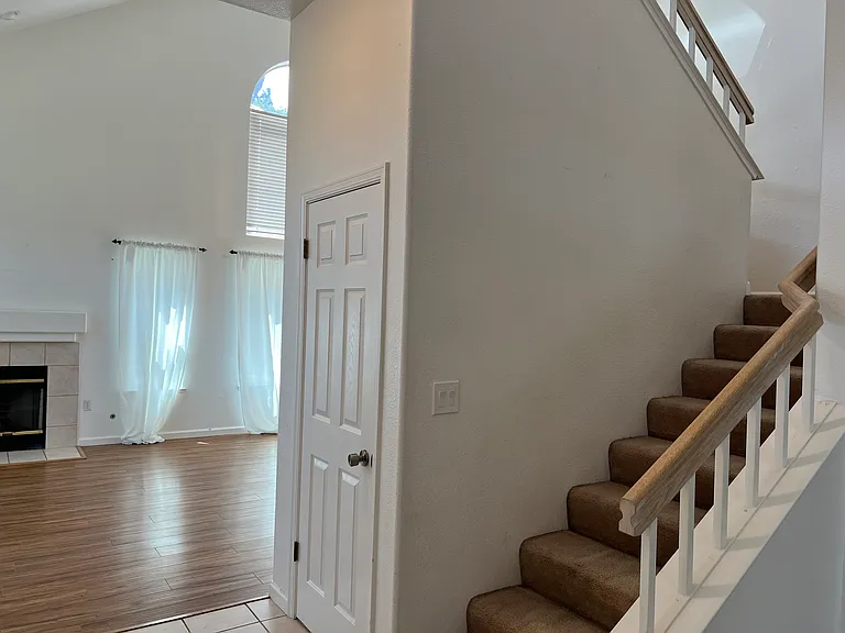 1109 Sikes Ct — Photo 8