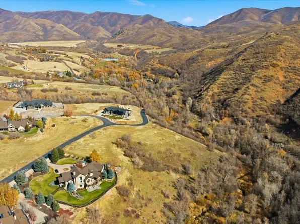 285 S Meadow Dr, Springville, UT 84663