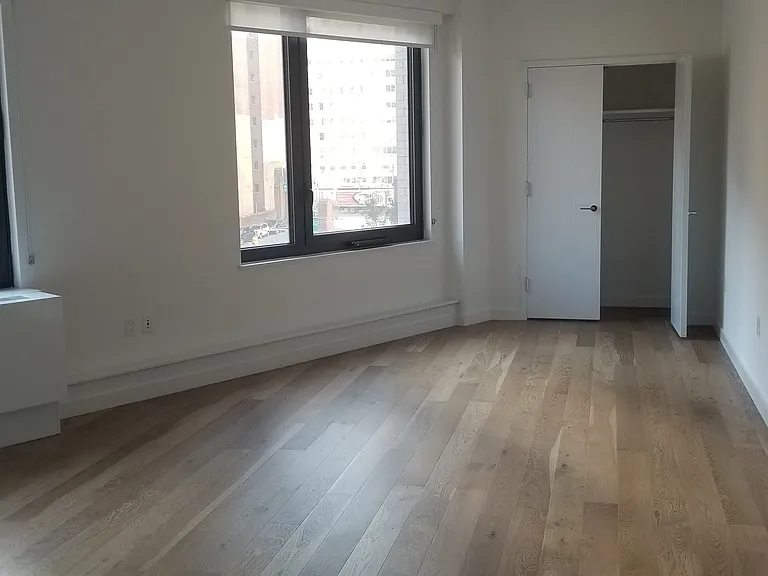 445 W 35th St #2M — Photo 7