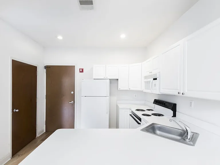 701 Sansom — Photo 7