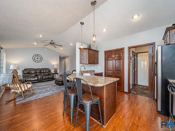 3rd image of 618 Eagle Ave