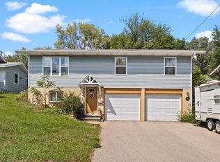 819 E Edgewater St, Portage, WI 53901