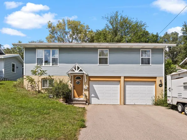 819 E Edgewater St, Portage, WI 53901