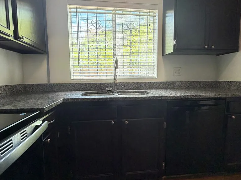 2825 N Adelaide Pl — Photo 8
