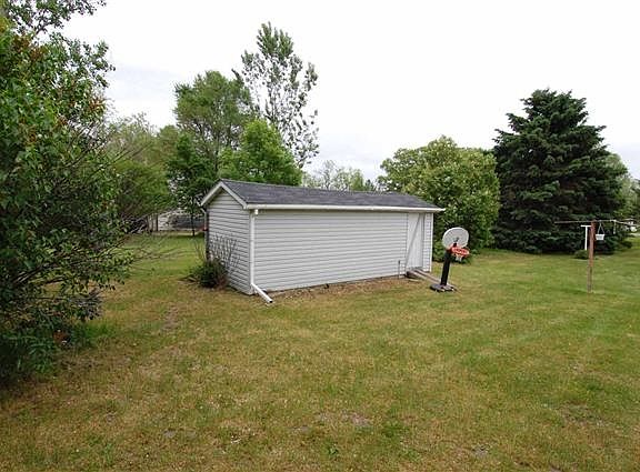 3rd image of 28946 Oak St