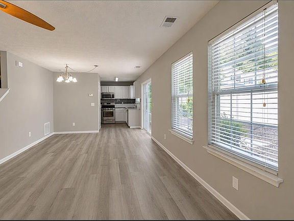 5th image of 170 Windcroft Ct NW