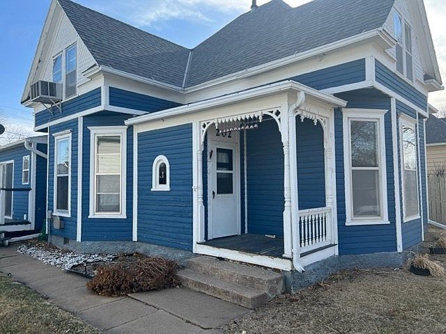 1st image of 202 University Ave #1