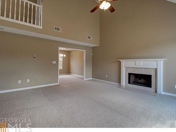 5th image of 3023 Vineyard Way SE