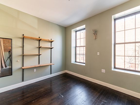 4th image of 524 Chauncey St #2B