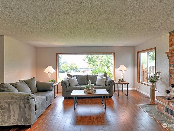 5th image of 18709 48th Avenue W