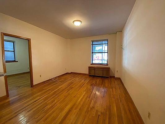 2nd image of 22 W 77th St #2/7