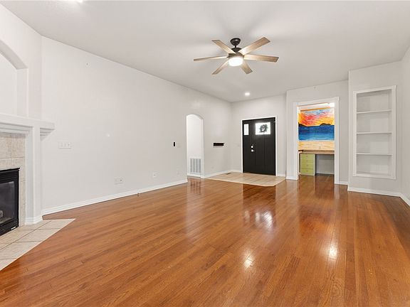 3rd image of 2 Mills Dr