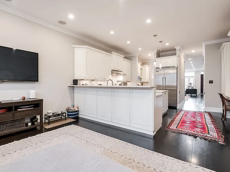 1633 N Wolcott Ave — Photo 7