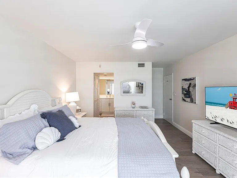 1055 W Peppertree Dr #106AA — Photo 10