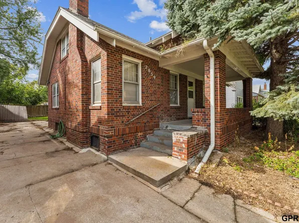 2859 Iowa St, Omaha, NE 68112