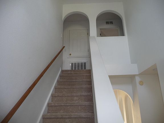 4th image of 4733 Fiske Cir