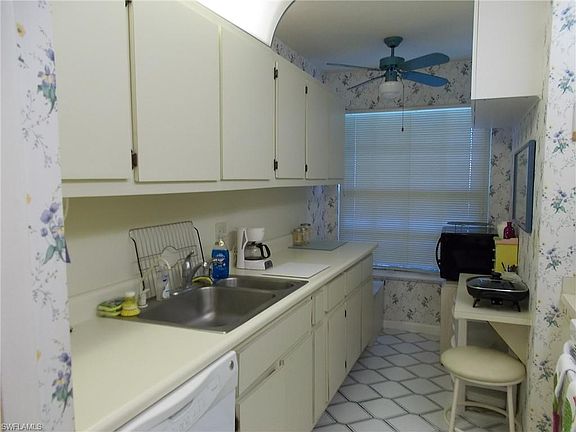 4th image of 10428 Lakeport Ct
