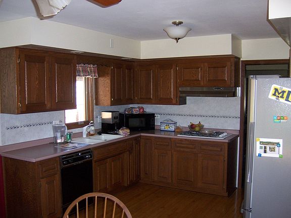 4th image of 7600 Hemlock Dr