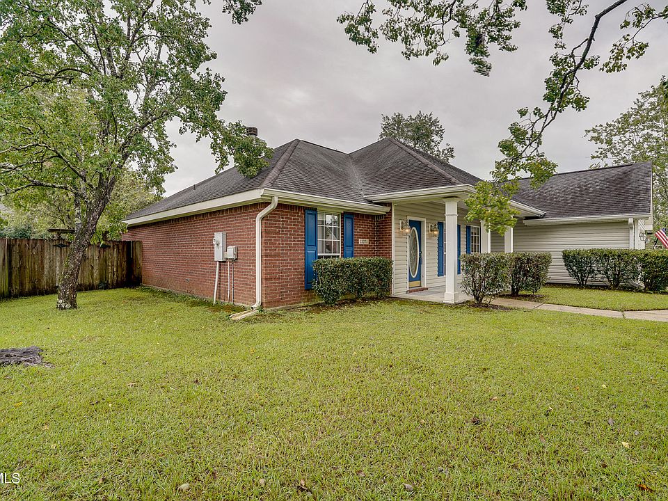 1st image of 13274 Carriage Cir