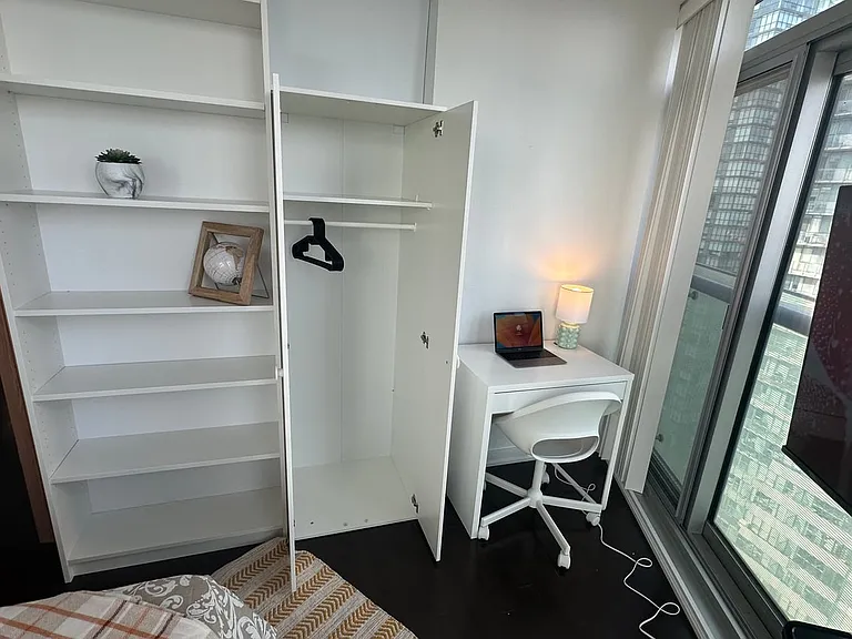 14 York St #5403B — Photo 4