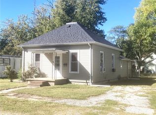 620 Sanford Ave, Nokomis, IL 62075