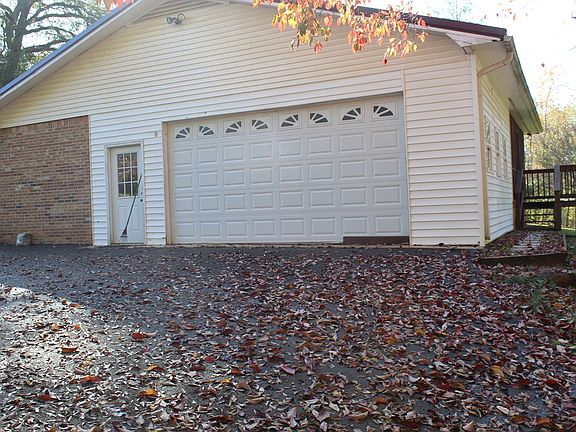 5th image of 128 Crump Dr