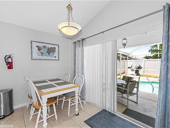 4th image of 4313 Bayside Dr