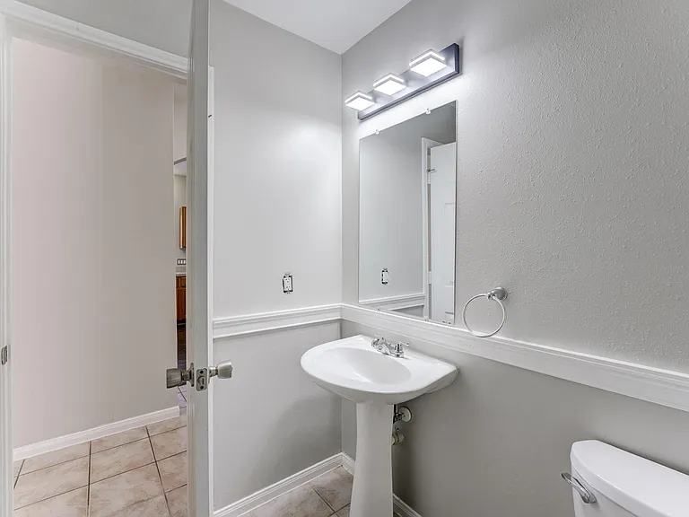 12415 Silversmine Dr — Photo 43