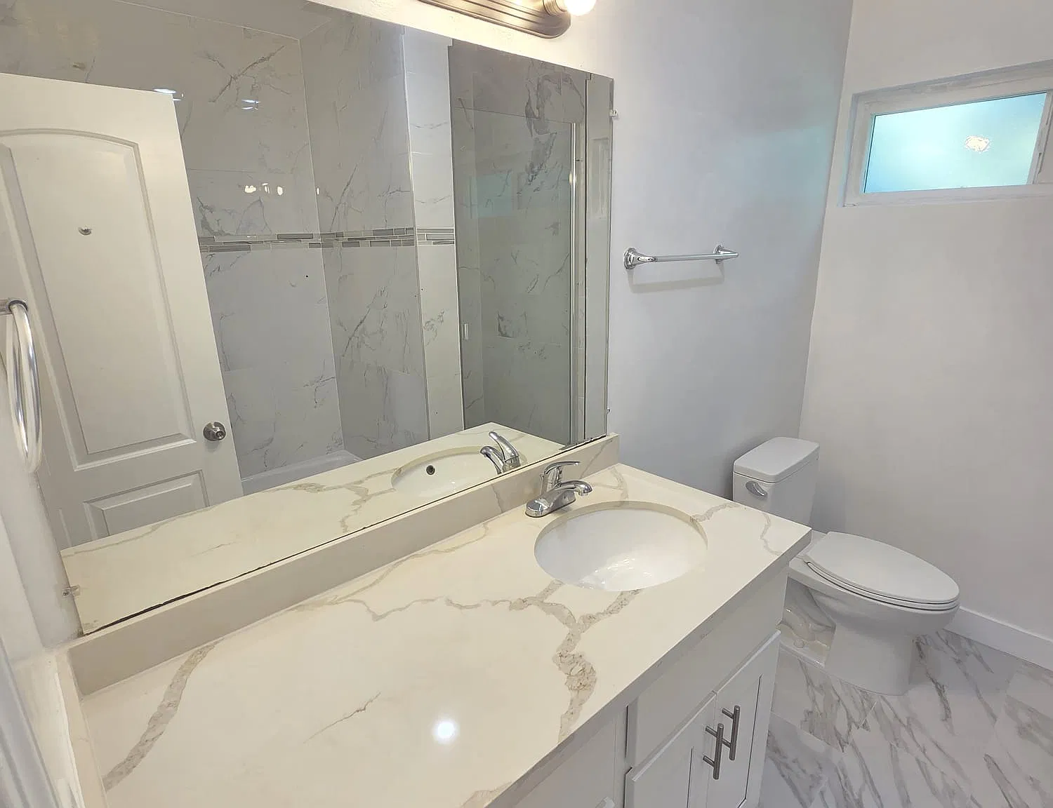 13955 Oxnard St — Photo 4