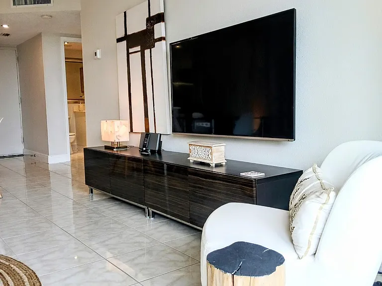 1830 Embassy Dr #309 — Photo 10