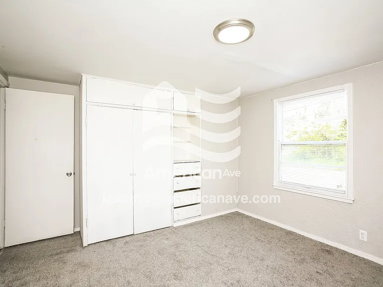 1681817_012_bedroom_12742513.jpg