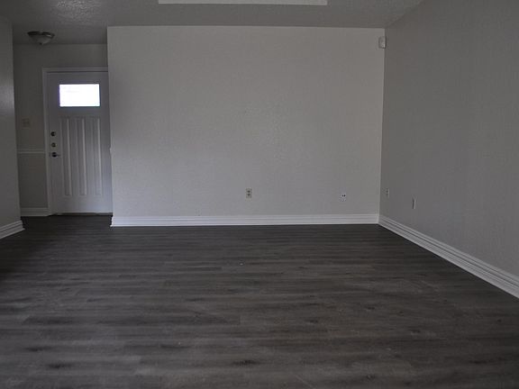 4th image of 202 Myrtle Ave