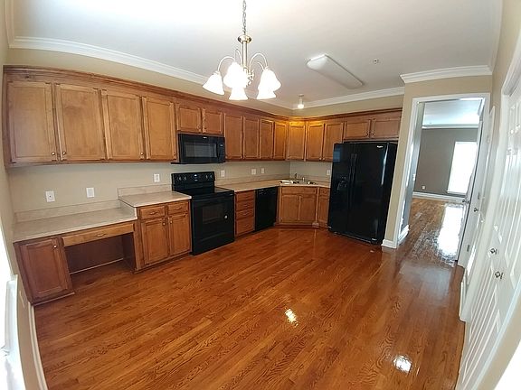 3rd image of 1043 McKenna Dr