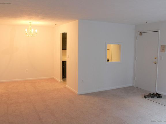 3rd image of 89 Elmwood Park APT 9