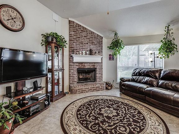 4th image of 5001 Bradley Ln