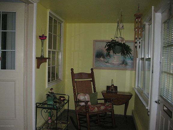 4th image of 124A Farrington Ct #1001
