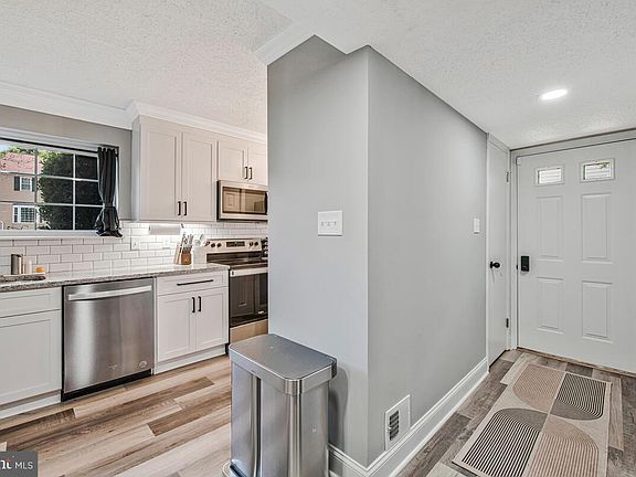 4th image of 7642 N Arbory Way #136