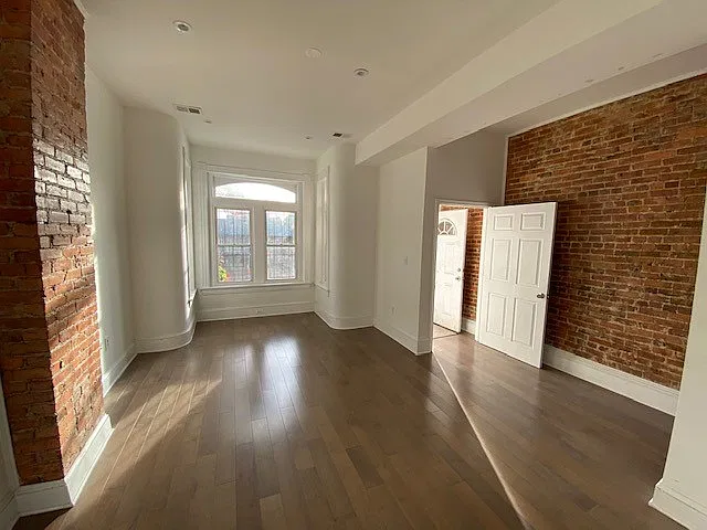 2 bed, 1.5 bath, 1078 sqft, $3,300 — Photo 3