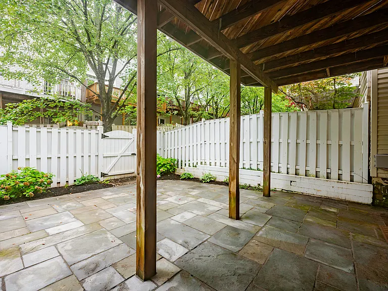 2714 Earls Ct — Photo 32