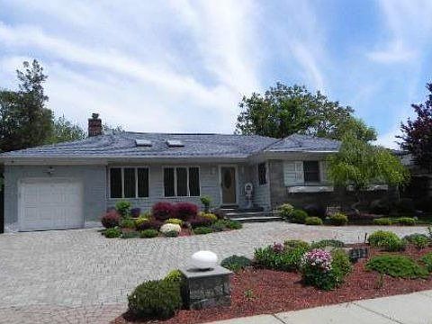 1st image of 812 Salisbury Park Dr