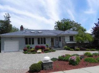 812 Salisbury Park Dr, Westbury, NY 11590
