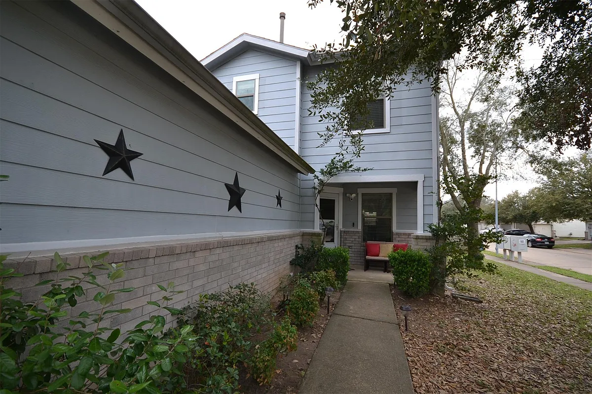 Building Photo - 20751 Cypress Post Dr
