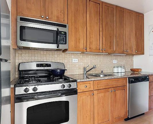 3rd image of 165 W 66th St APT 7Y