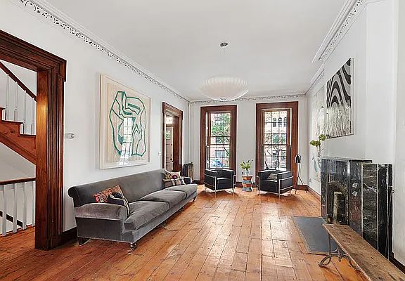 2nd image of 439 W 24th St