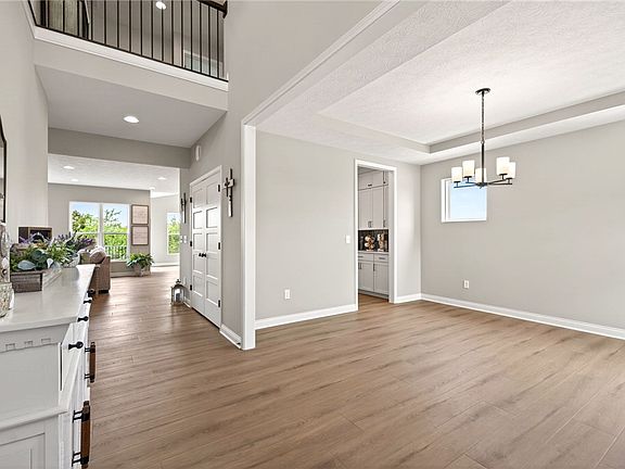 4th image of 130 Morris St